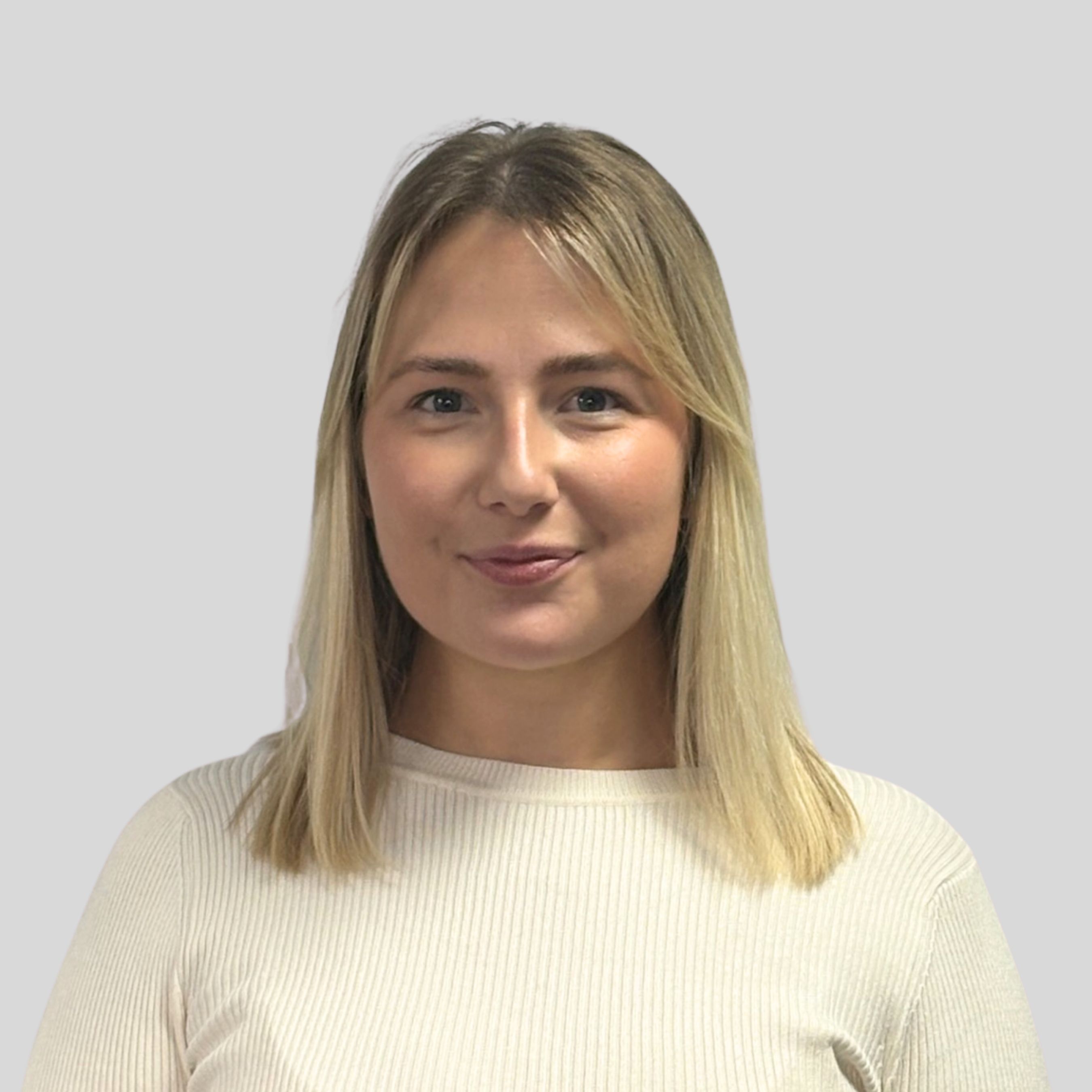 Ashleigh Dunn Customer Support Agent - DB Roberts