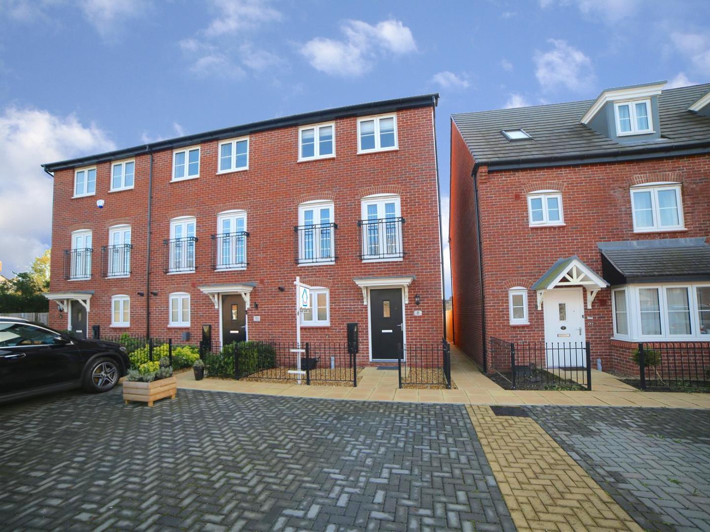 Swift Brook Close, Stafford, ST16 - DB Roberts