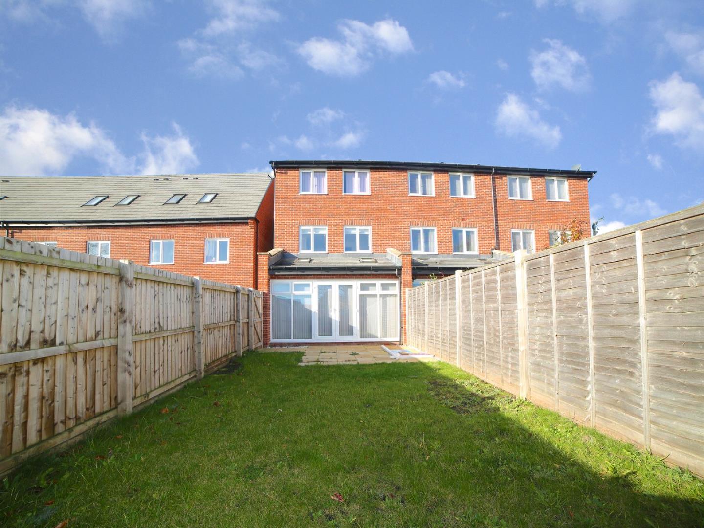 Swift Brook Close, Stafford, ST16 - DB Roberts