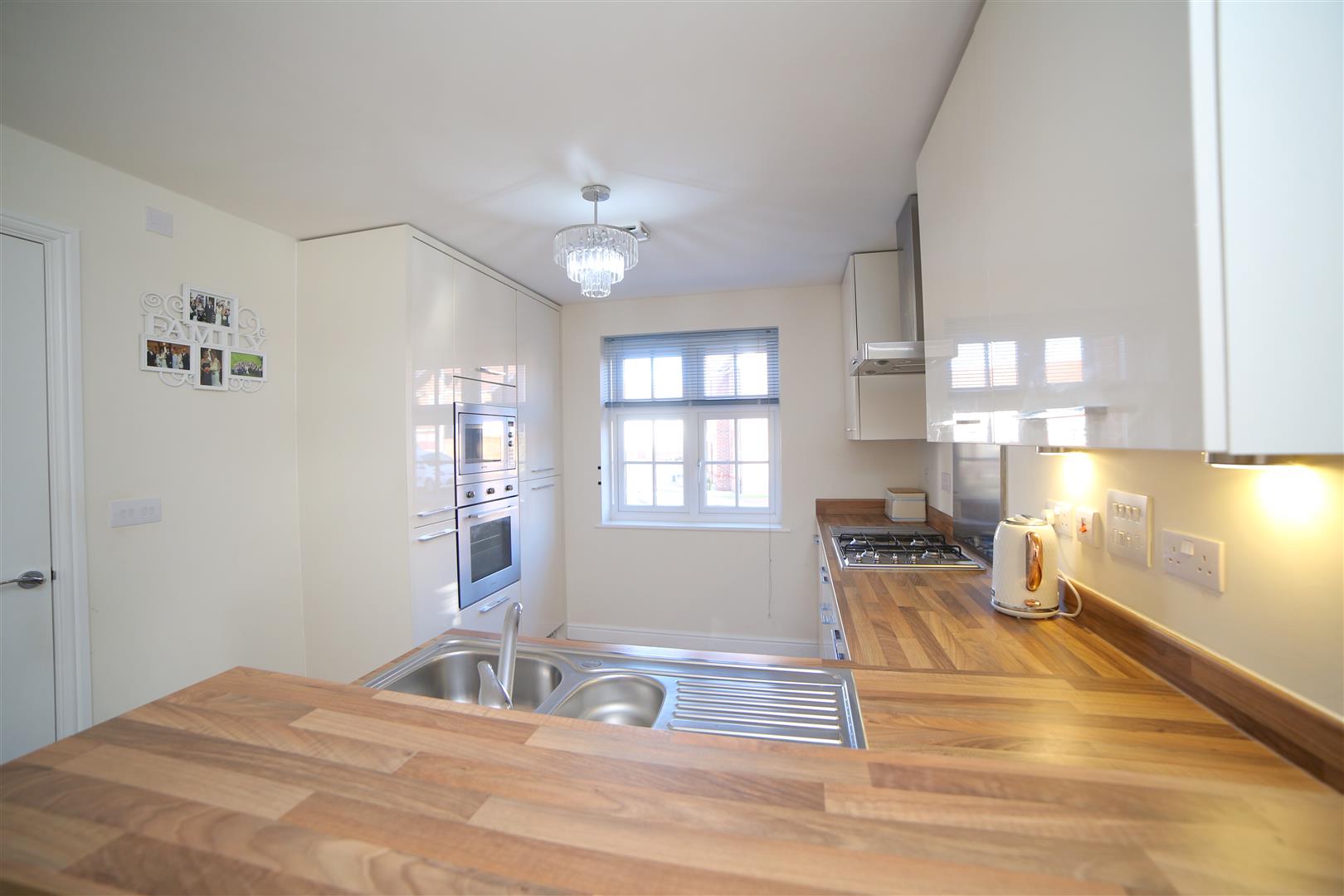 Oxmoor Avenue, Hadley, Telford, TF1 - DB Roberts