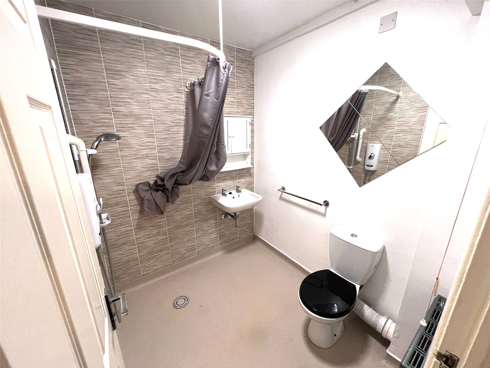 Perry Court, Wellington, Telford, TF1 - DB Roberts
