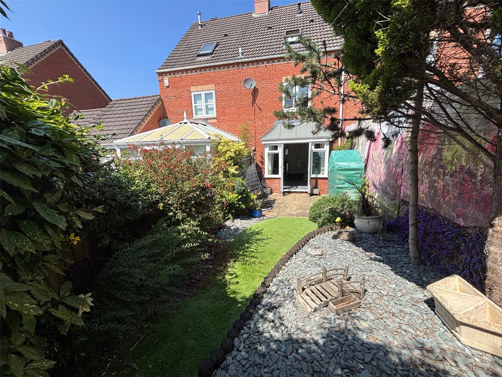 Churchward Drive, Newdale, Telford, TF3 - DB Roberts