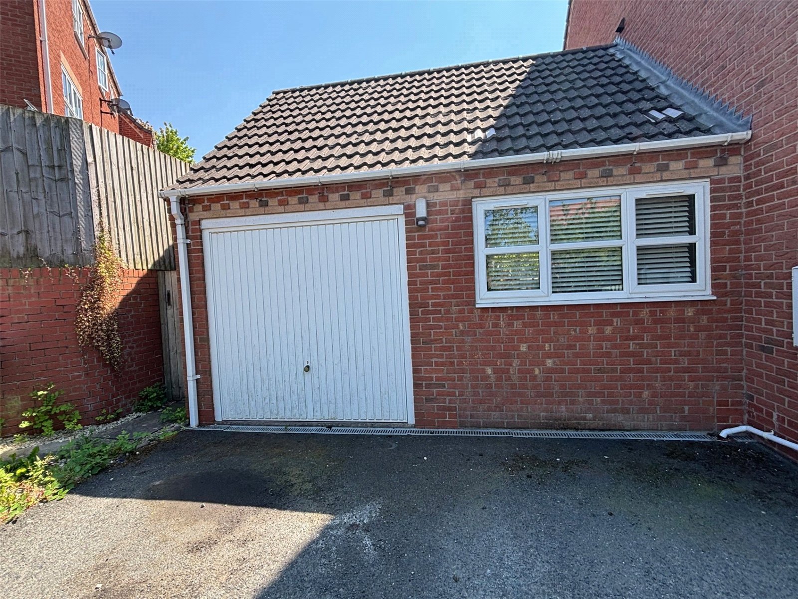 Churchward Drive, Newdale, Telford, TF3 - DB Roberts