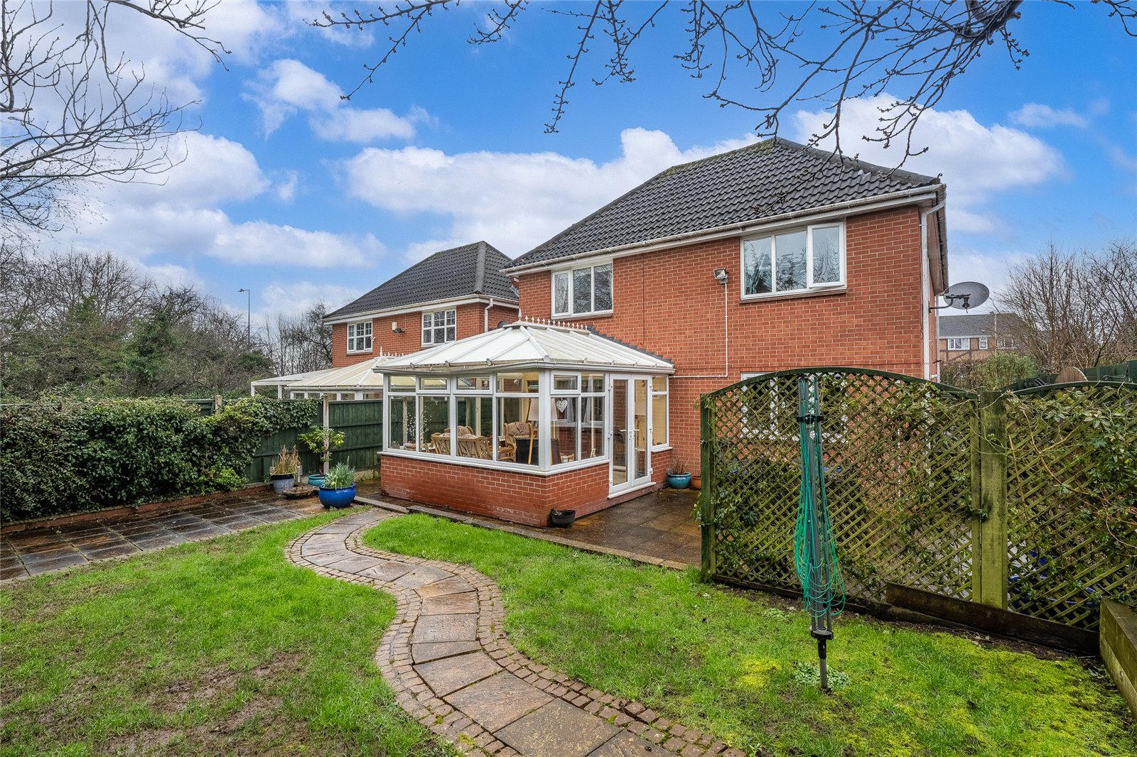 Oval Close, St. Georges, Telford, TF2 - DB Roberts