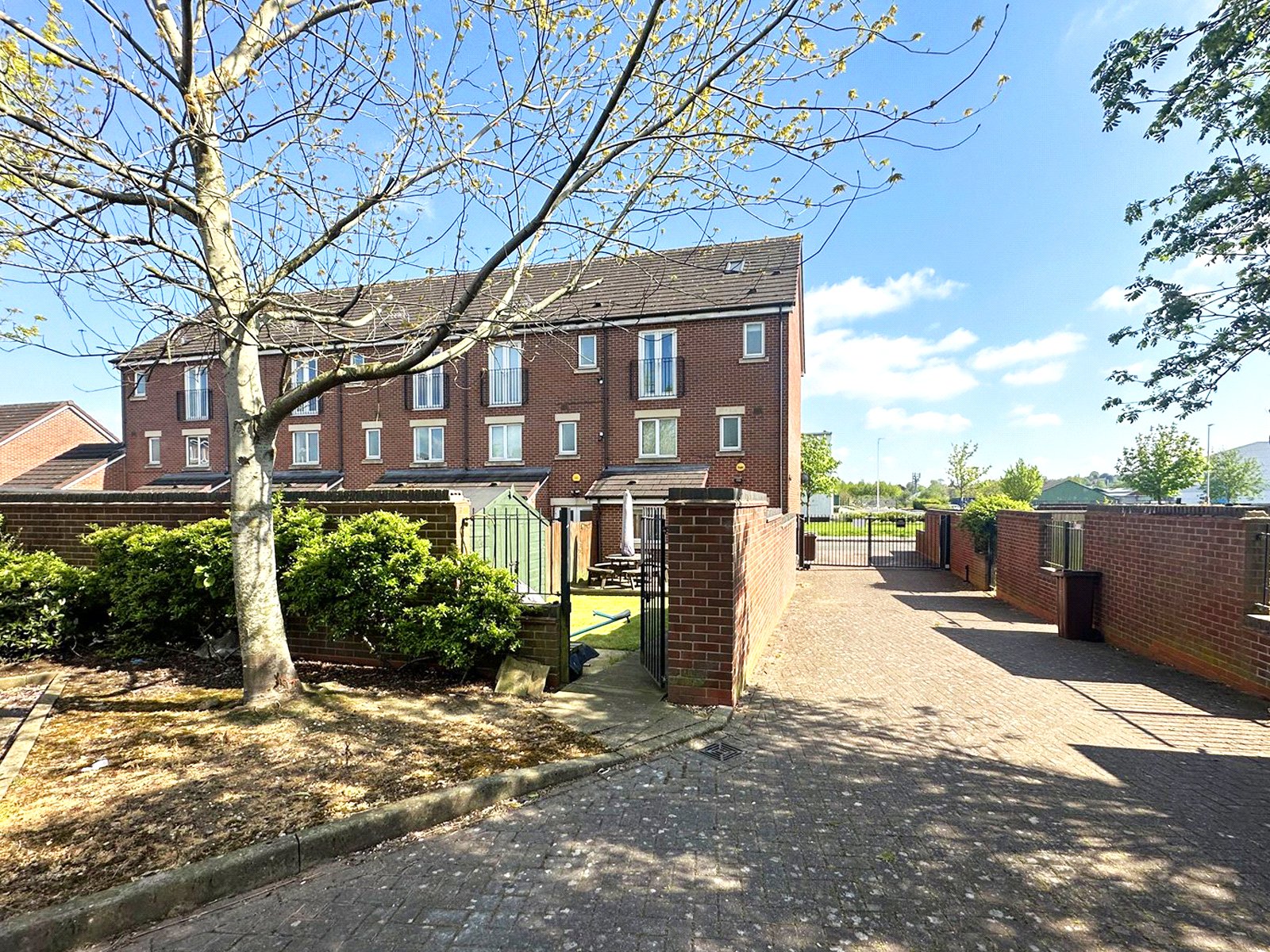Greenock Crescent, Parkfields, Wolverhampton, WV4 - DB Roberts