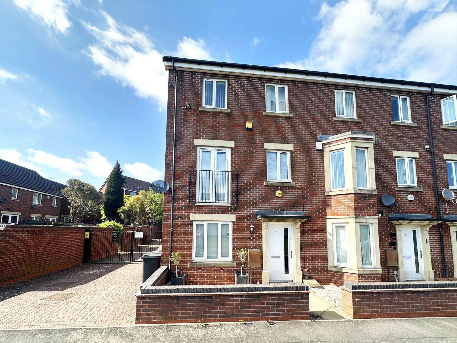Greenock Crescent, Parkfields, Wolverhampton, WV4 - DB Roberts