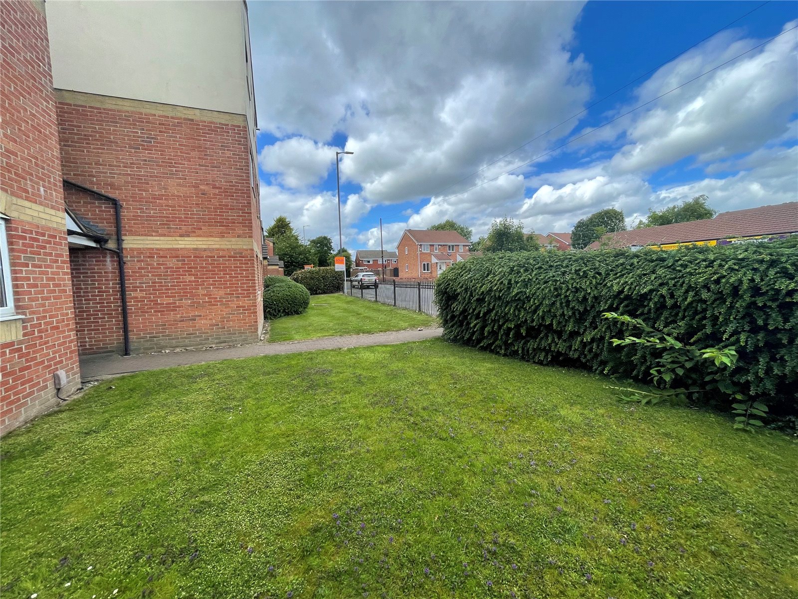Essington Road, Willenhall, Walsall, WV12 - DB Roberts