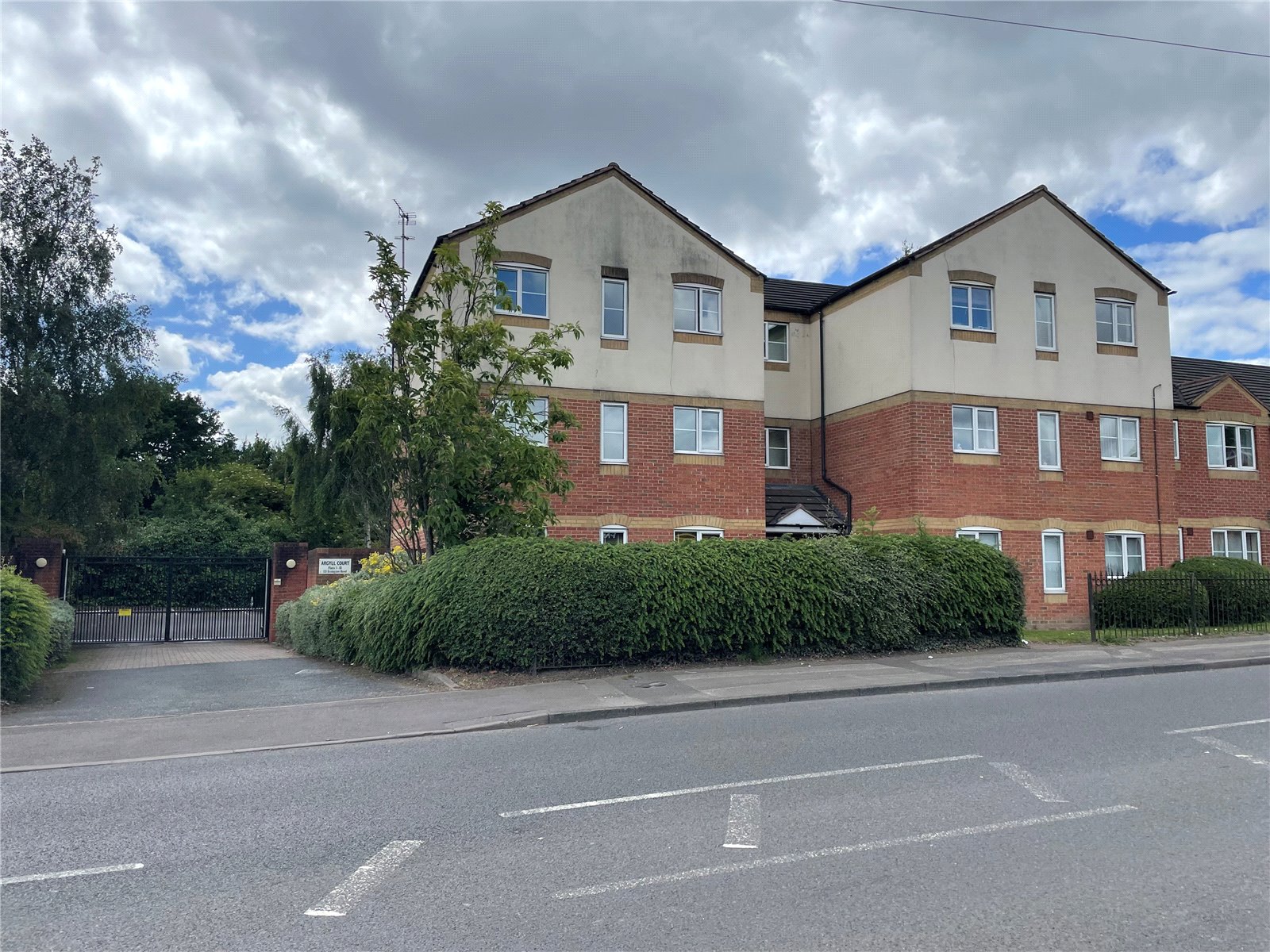 Essington Road, Willenhall, Walsall, WV12 - DB Roberts