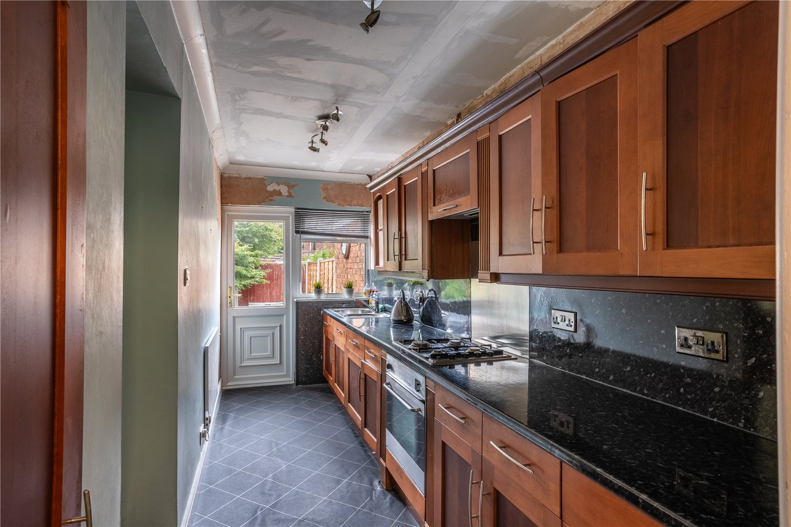 Taunton Avenue, Fordhouses, Wolverhampton, WV10 - DB Roberts
