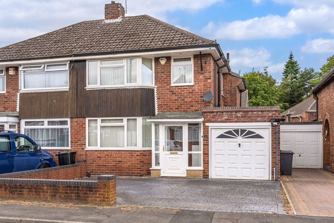 Taunton Avenue, Fordhouses, Wolverhampton, WV10 - DB Roberts