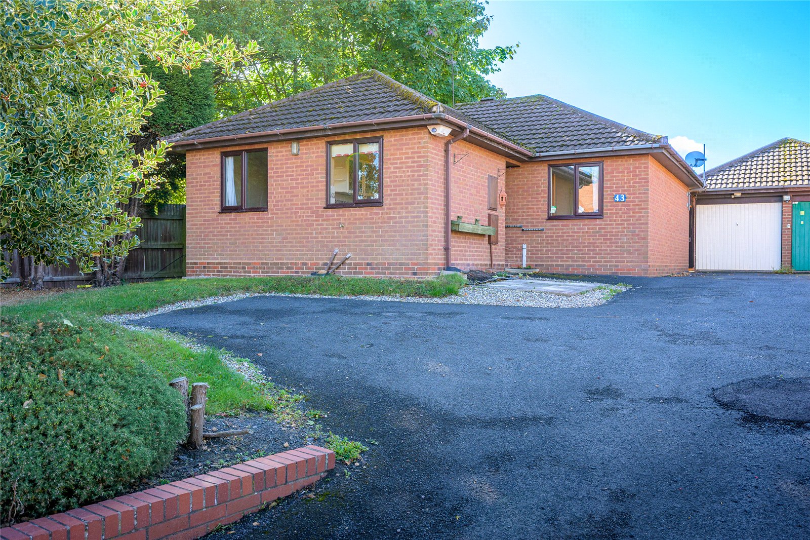 Hartshill, Oakengates, Telford, TF2 - DB Roberts