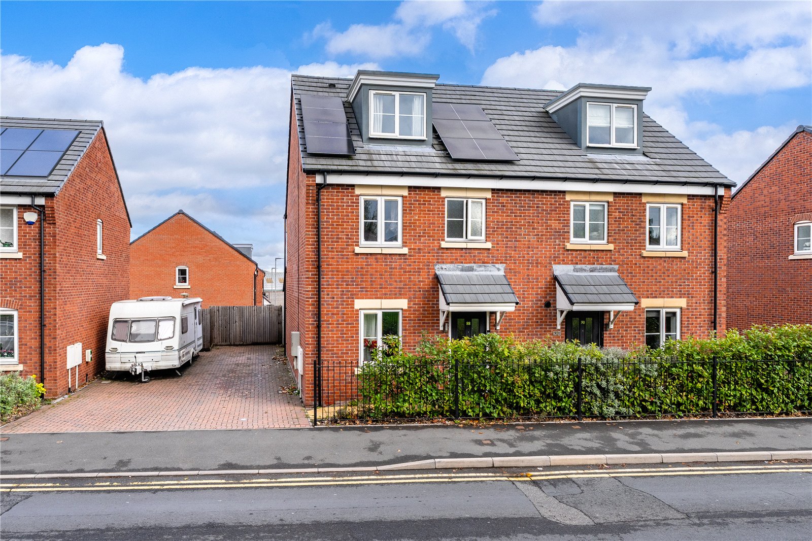 Steelhouse Lane, Parkfields, Wolverhampton, WV2 - DB Roberts