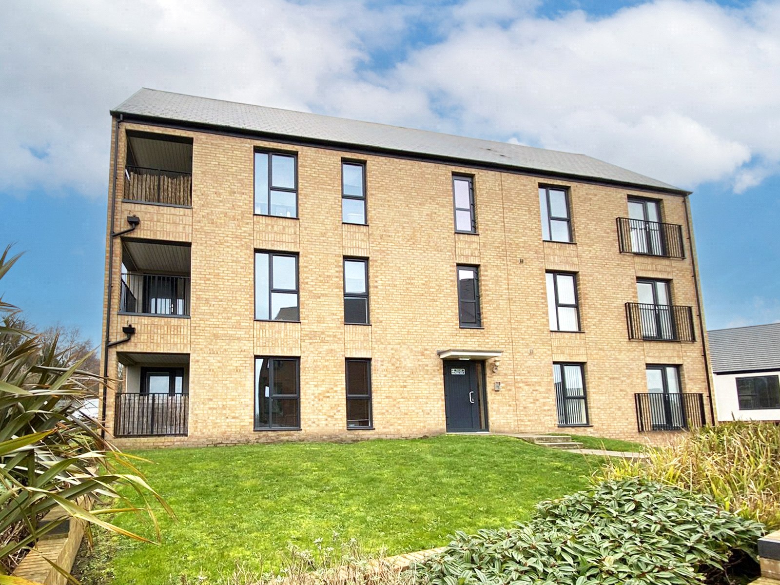 Parkside Crescent, Ketley, Telford, TF1 - DB Roberts