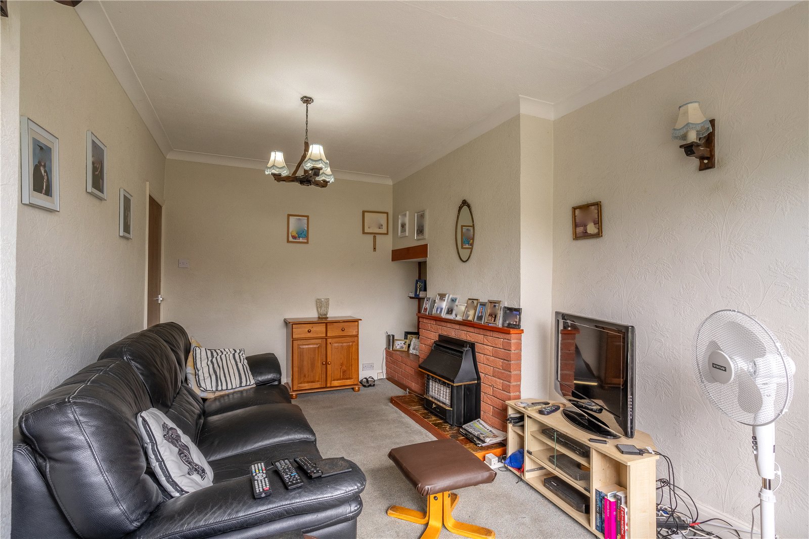 Lynton Avenue, Claregate/Aldersley, Wolverhampton, WV6 - DB Roberts