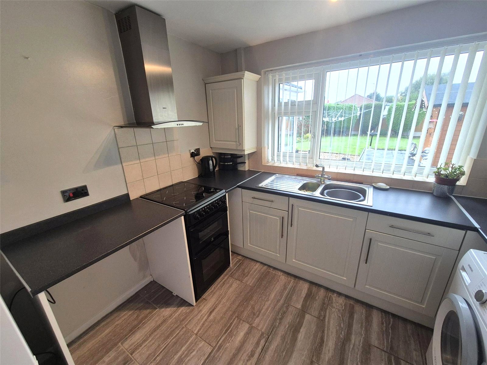 Manor Drive, St. Georges, Telford, TF2 - DB Roberts