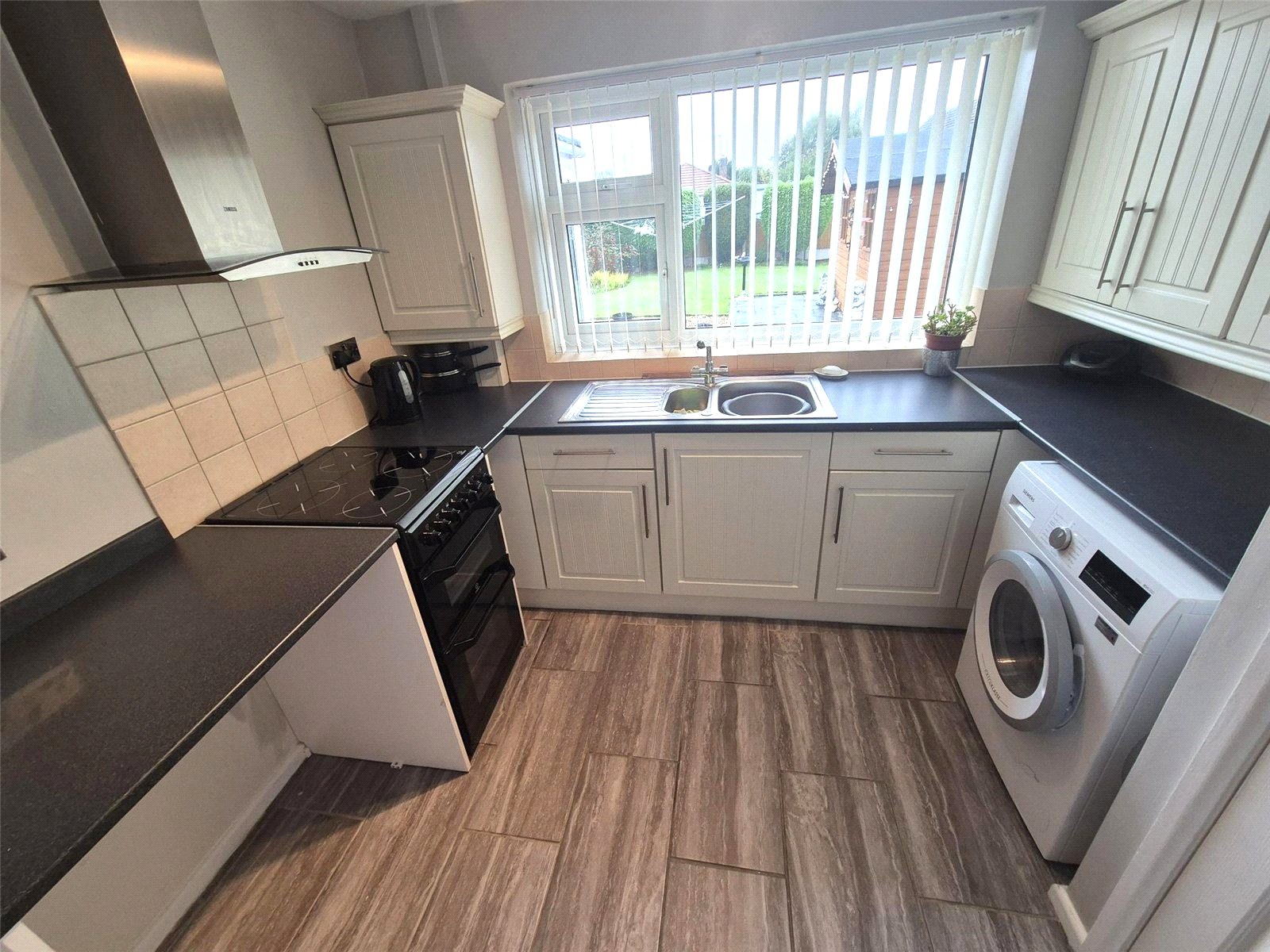 Manor Drive, St. Georges, Telford, TF2 - DB Roberts