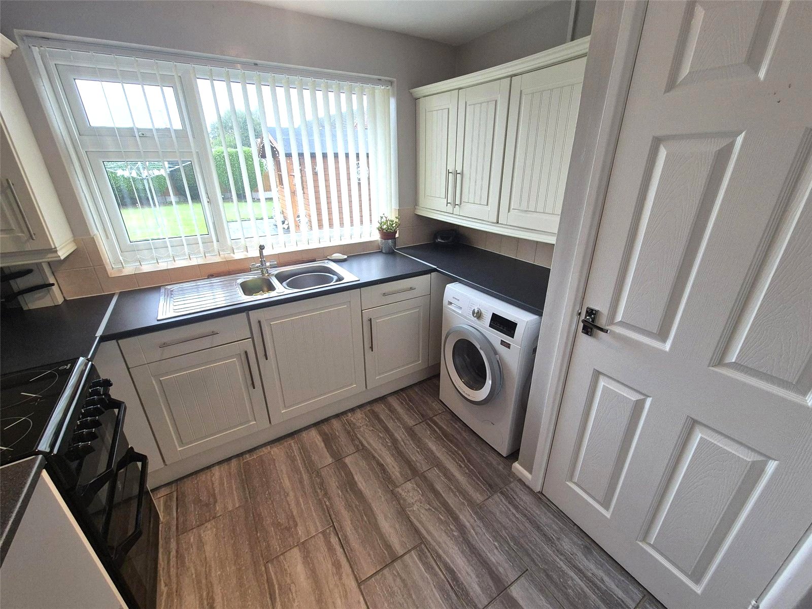 Manor Drive, St. Georges, Telford, TF2 - DB Roberts