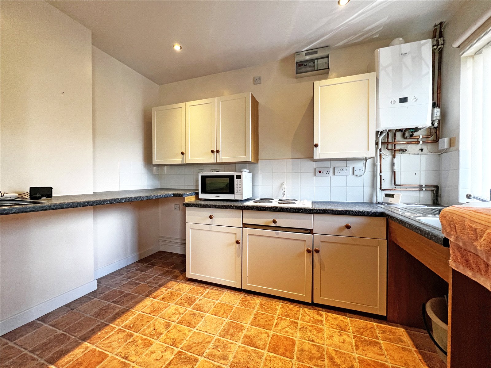 Bradshaw Gardens, Oakengates, Telford, TF2 - DB Roberts