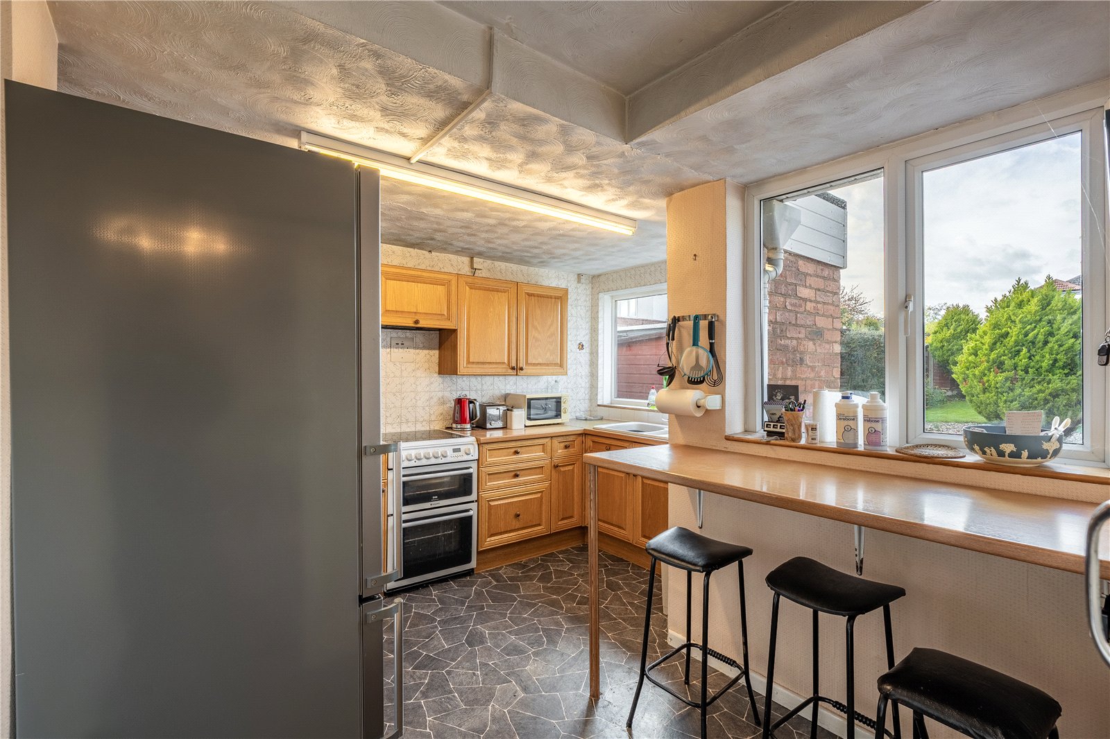 The Avenue, Castlecroft, Wolverhampton, WV3 - DB Roberts