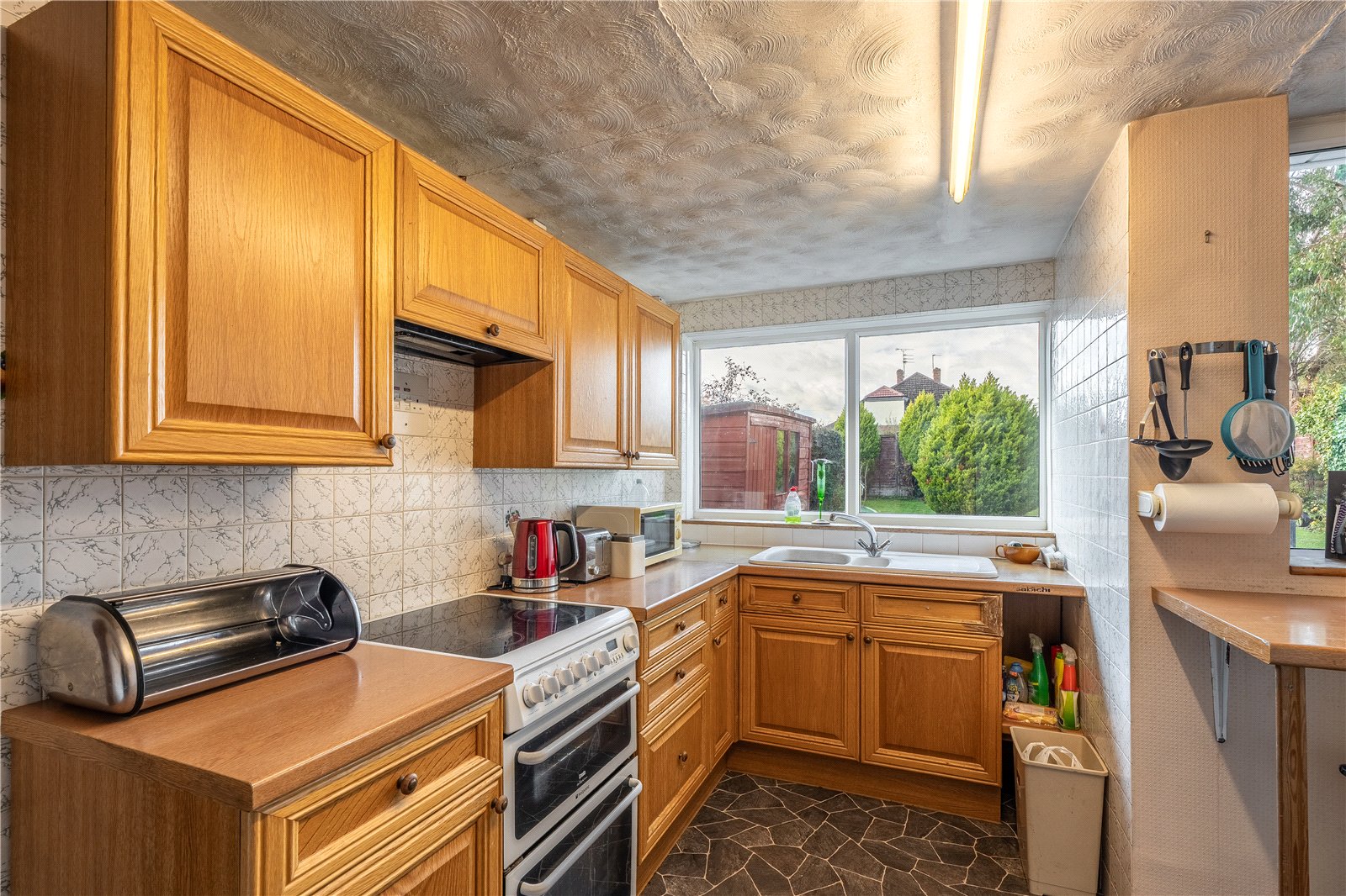 The Avenue, Castlecroft, Wolverhampton, WV3 - DB Roberts