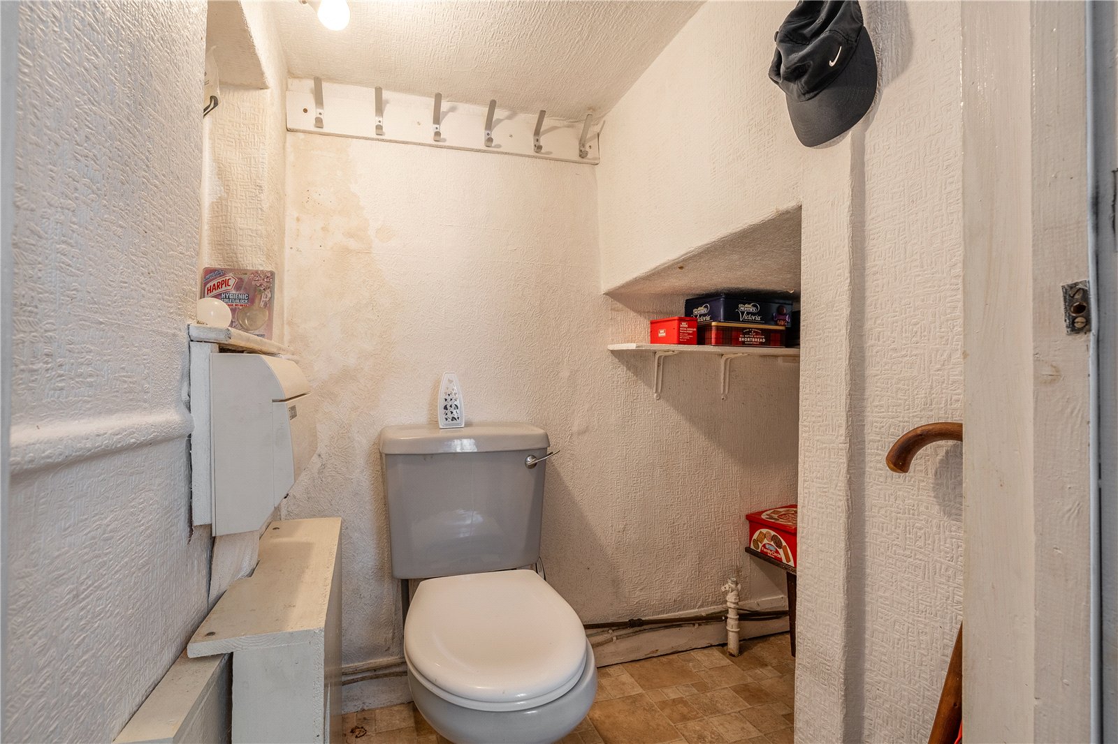 The Avenue, Castlecroft, Wolverhampton, WV3 - DB Roberts