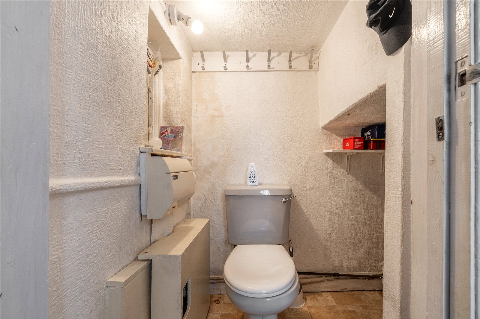 The Avenue, Castlecroft, Wolverhampton, WV3 - DB Roberts