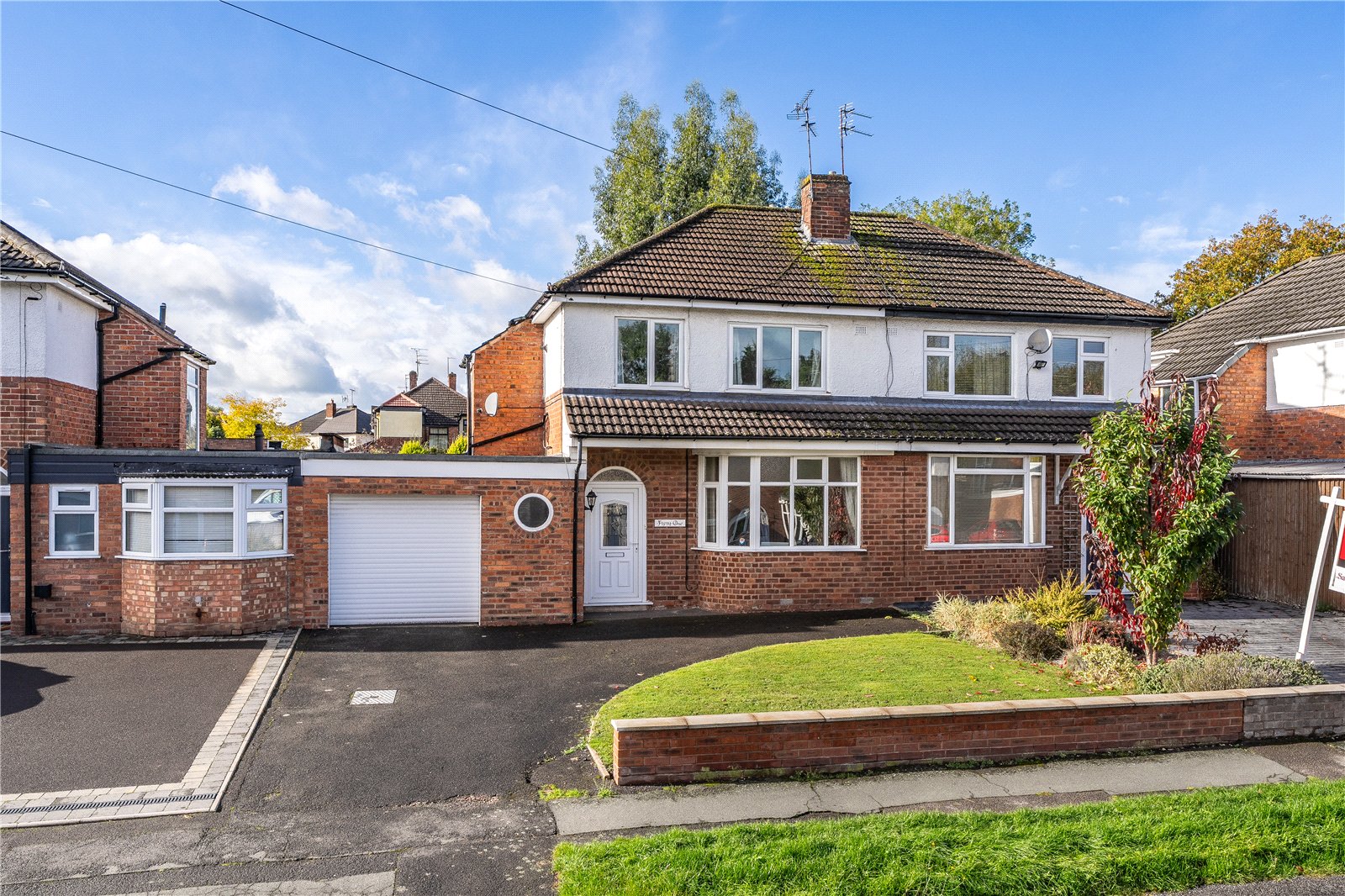 The Avenue, Castlecroft, Wolverhampton, WV3 - DB Roberts