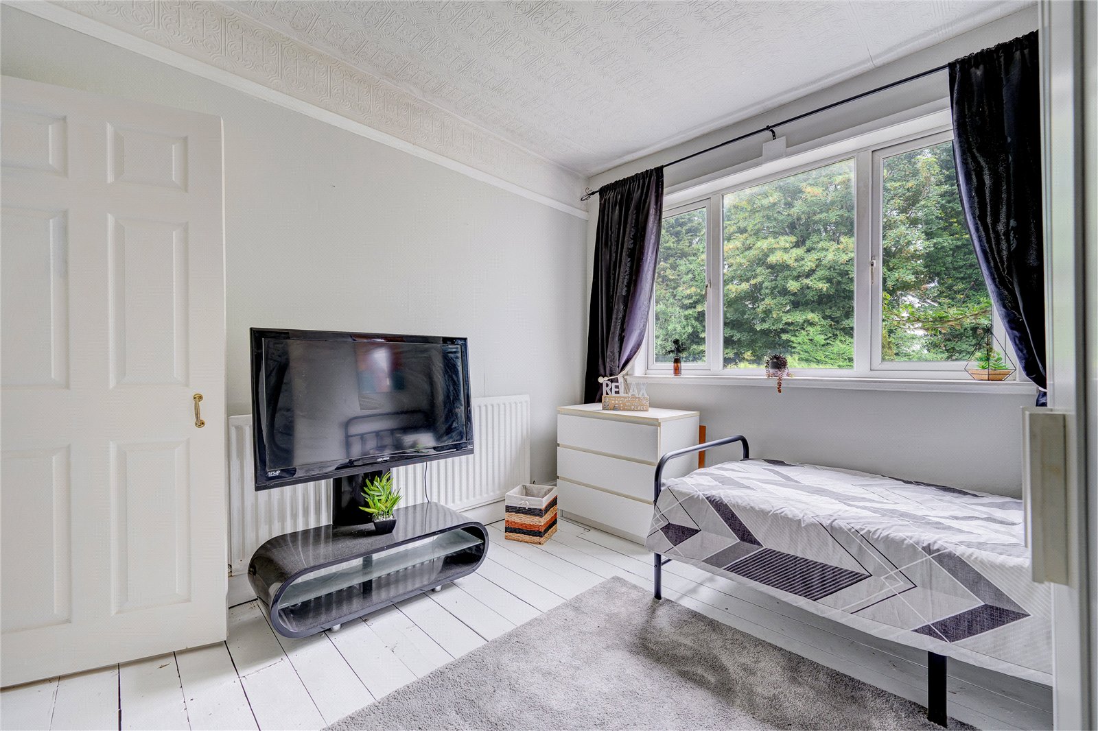 Victoria Road, Fallings Park, Wolverhampton, WV10 - DB Roberts