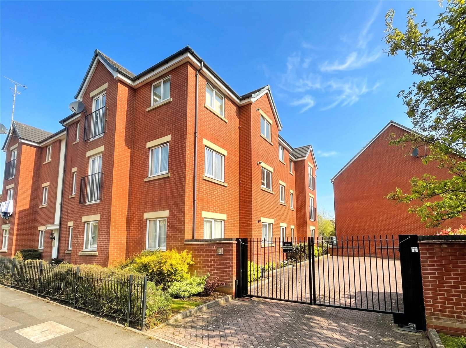 Millport Road, Lanesfield, Wolverhampton, WV4 - DB Roberts