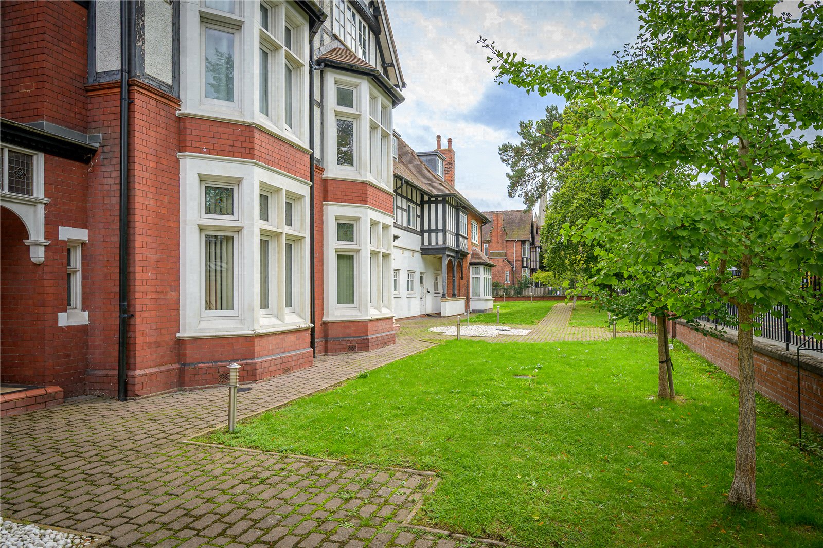 Apartment 16 1J, Balfour Crescent, Tettenhall, Wolverhampton, WV6 - DB Roberts