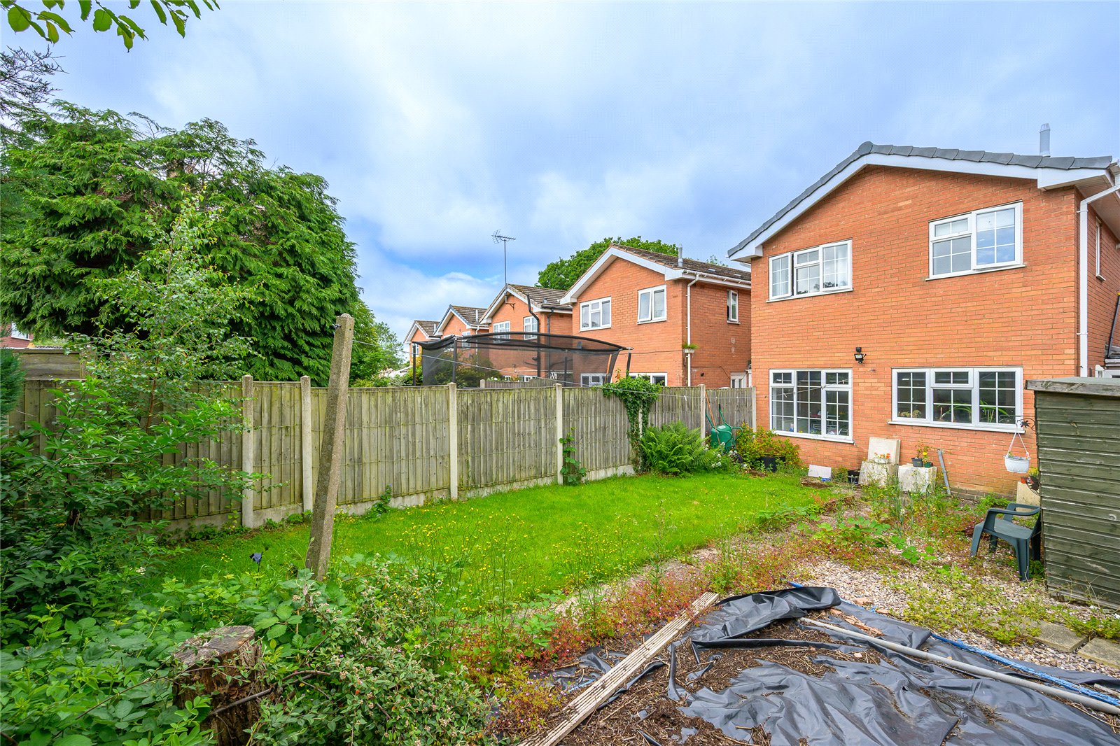 Alderton Drive, Bradmore, Wolverhampton, WV3 - DB Roberts