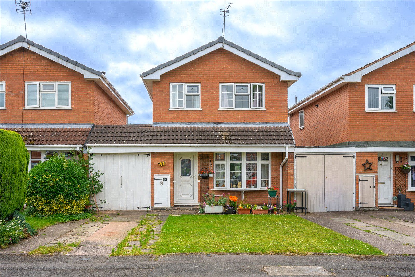 Alderton Drive, Bradmore, Wolverhampton, WV3 - DB Roberts