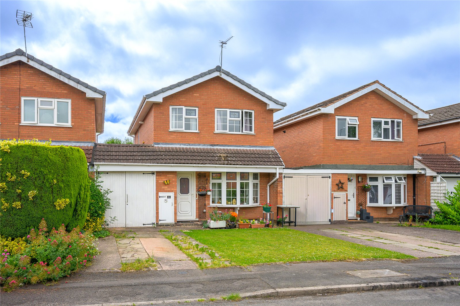 Alderton Drive, Bradmore, Wolverhampton, WV3 - DB Roberts