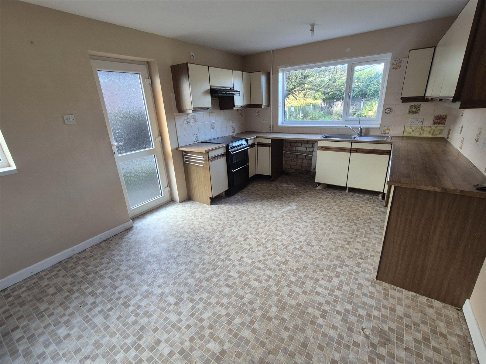 Dee Close, Dothill, Telford, TF1 - DB Roberts