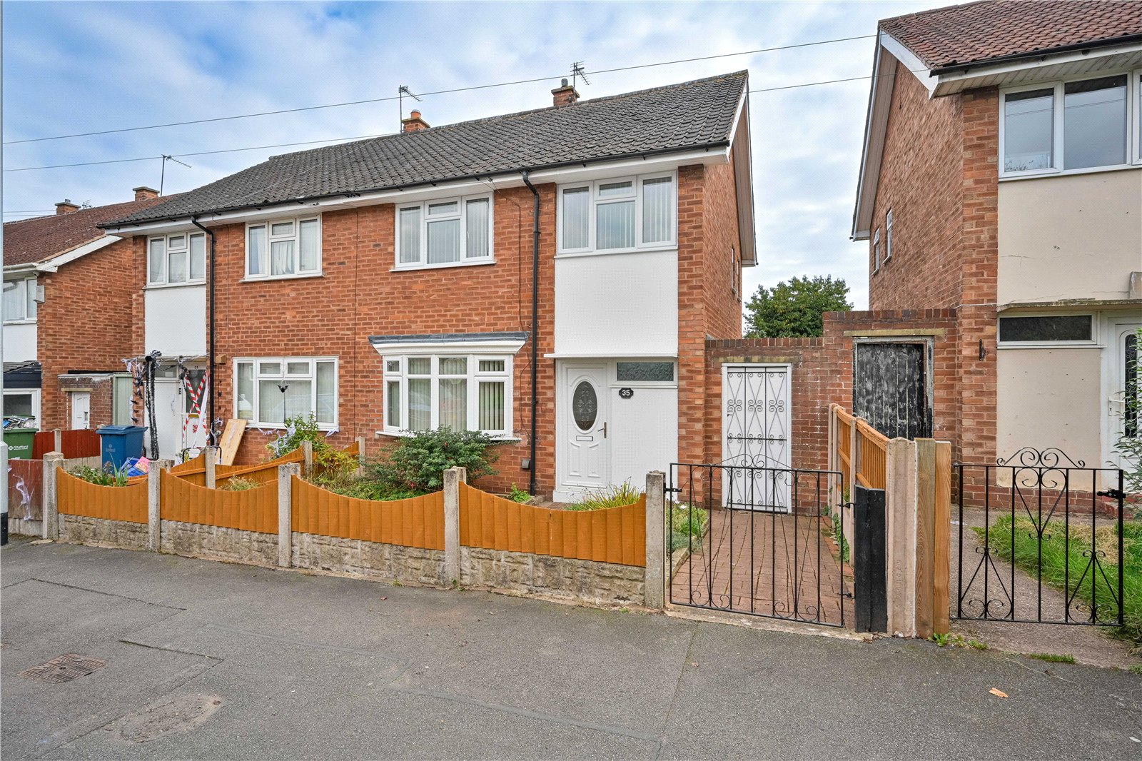 Coleridge Drive, Highfields, Stafford, ST17 - DB Roberts