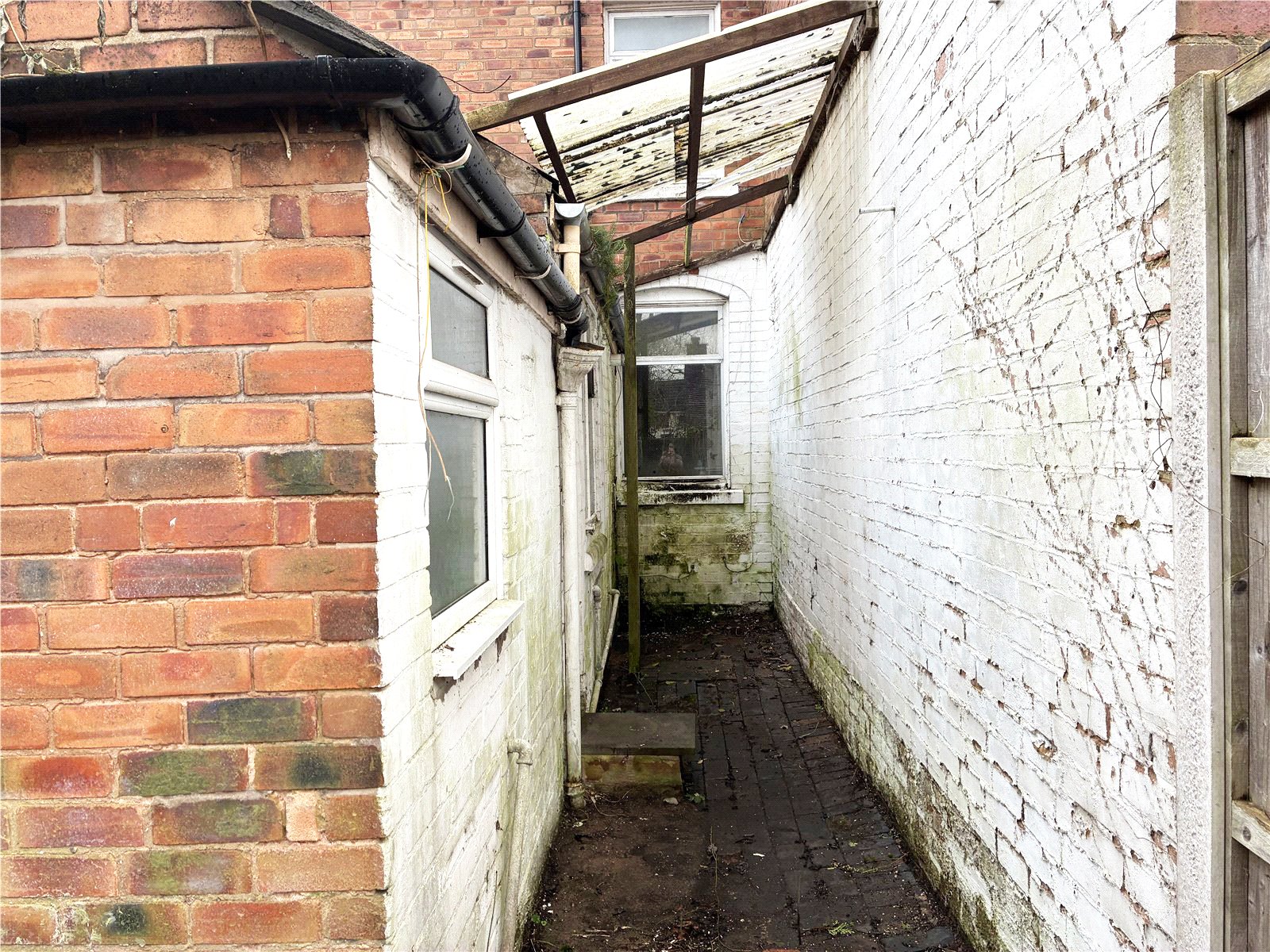 Rayleigh Road, Pennfields, Wolverhampton, WV3 - DB Roberts