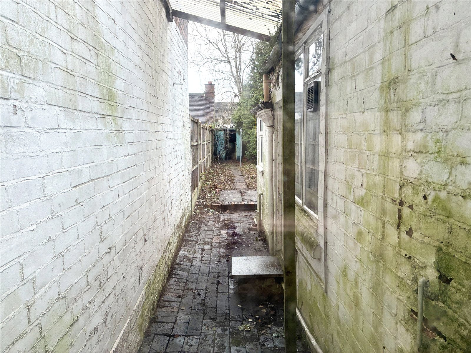 Rayleigh Road, Pennfields, Wolverhampton, WV3 - DB Roberts
