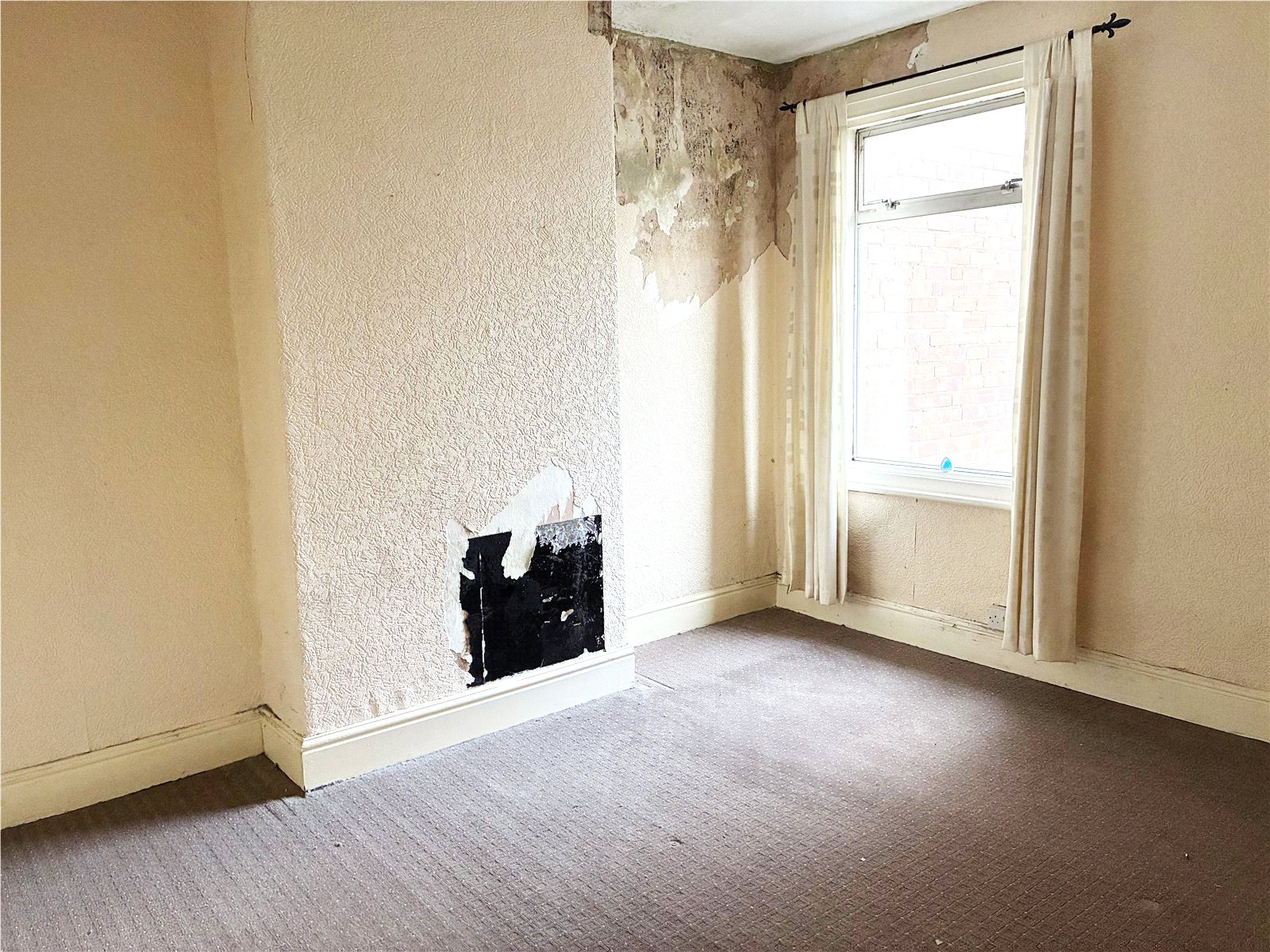 Rayleigh Road, Pennfields, Wolverhampton, WV3 - DB Roberts