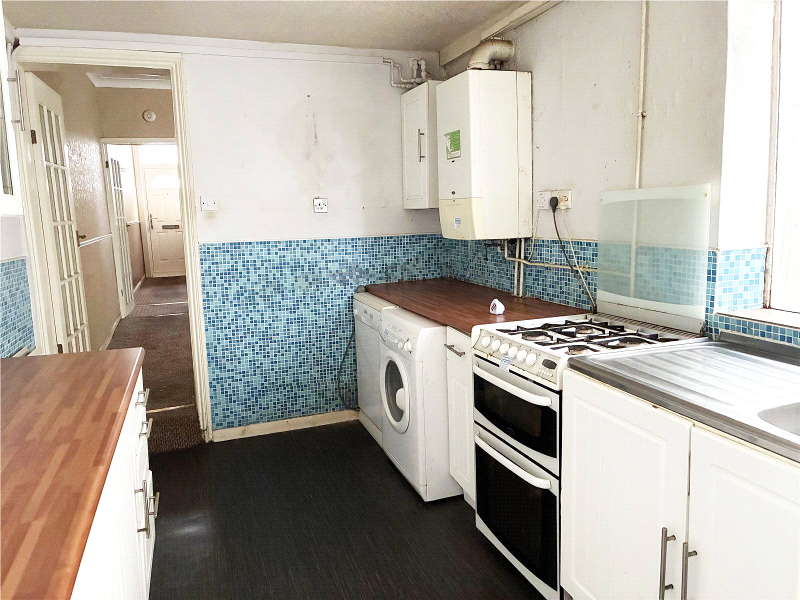 Rayleigh Road, Pennfields, Wolverhampton, WV3 - DB Roberts