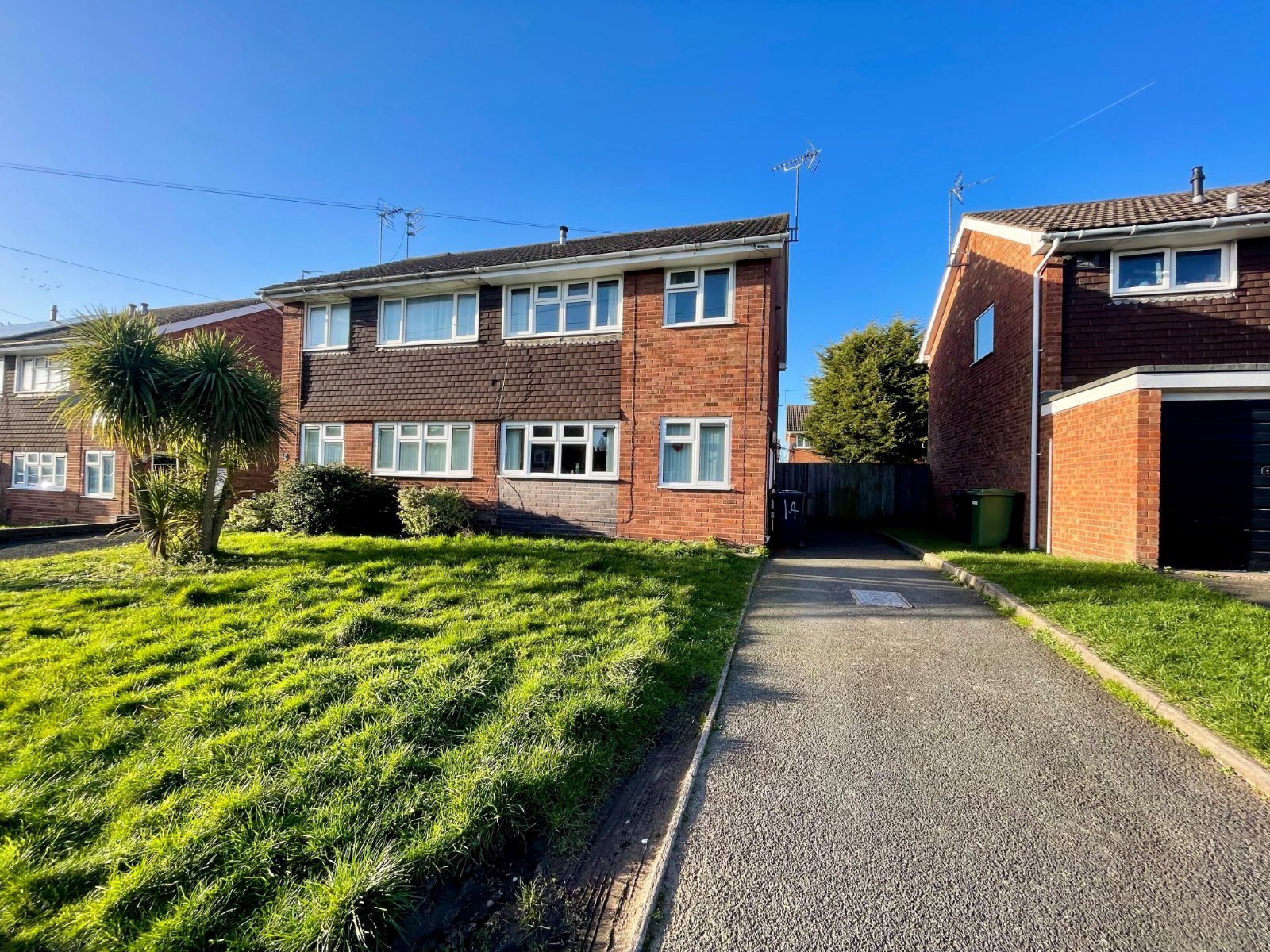 Bransdale Close, Wolverhampton, West Midlands, WV6 - DB Roberts