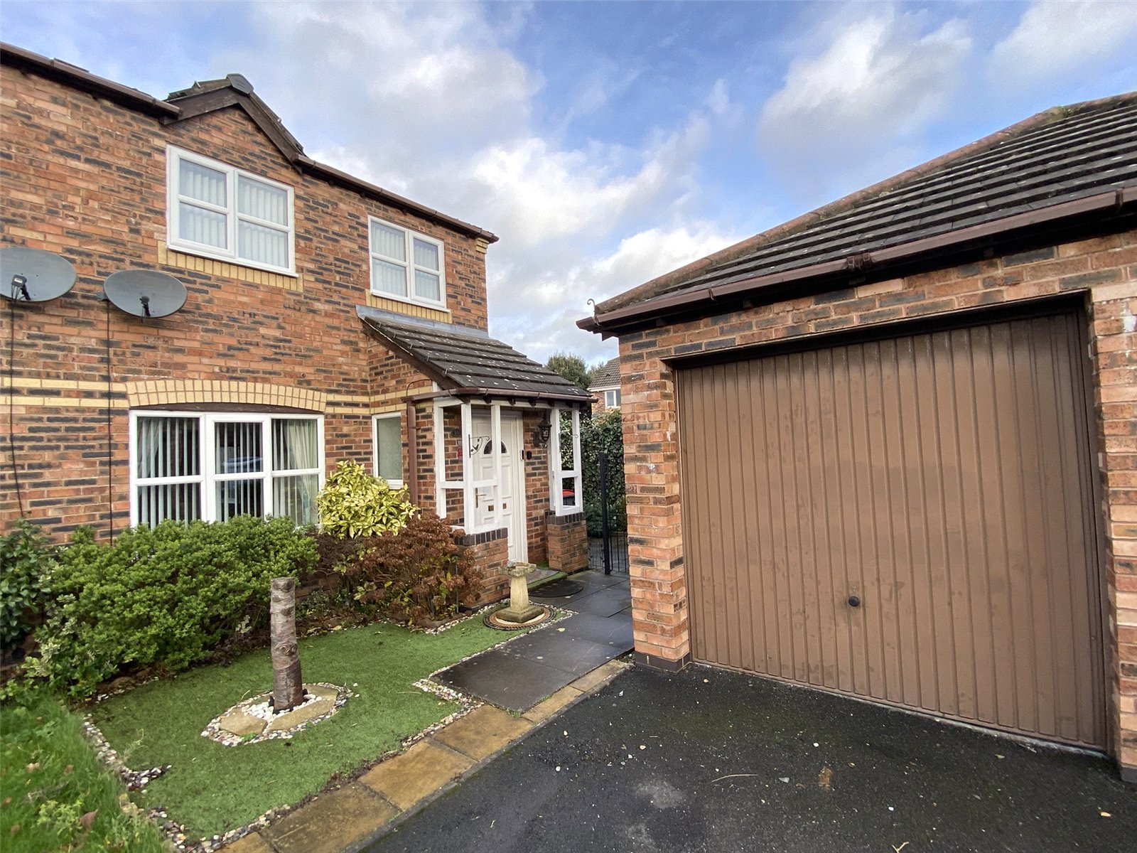 Hawkshaw Close, Oakengates, Telford, TF2 - DB Roberts