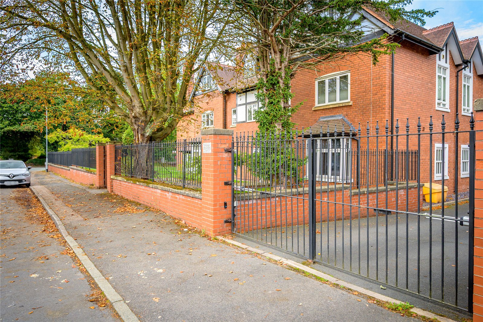 Apartment 18, Balfour Crescent, Tettenhall, Wolverhampton, WV6 - DB Roberts