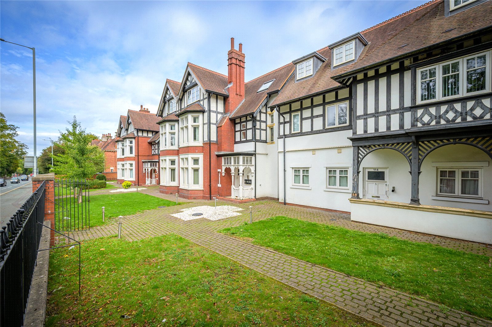 Apartment 18, Balfour Crescent, Tettenhall, Wolverhampton, WV6 - DB Roberts