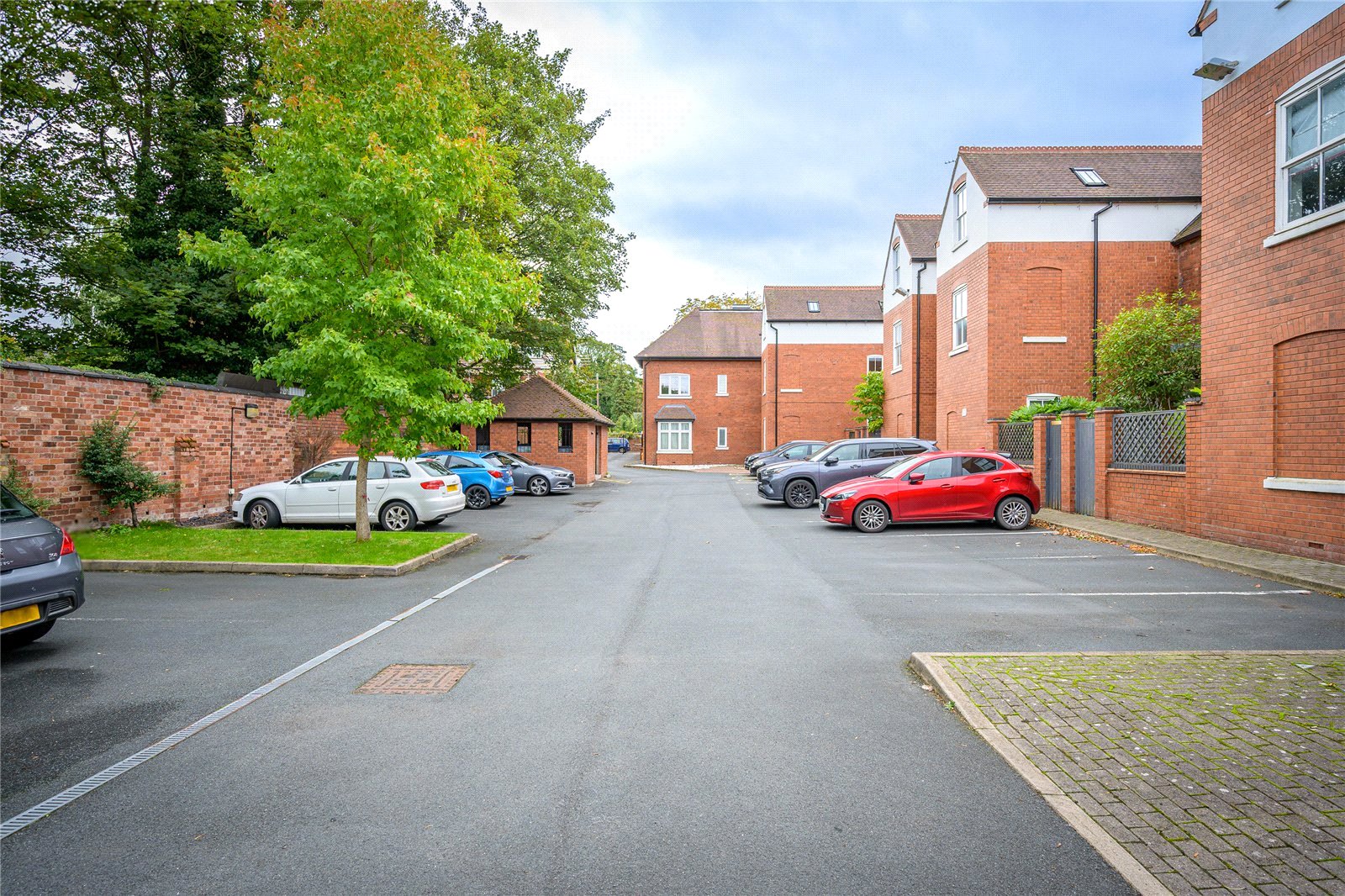 Apartment 18, Balfour Crescent, Tettenhall, Wolverhampton, WV6 - DB Roberts