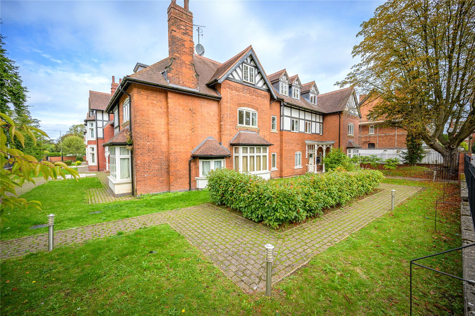 Apartment 18, Balfour Crescent, Tettenhall, Wolverhampton, WV6 - DB Roberts