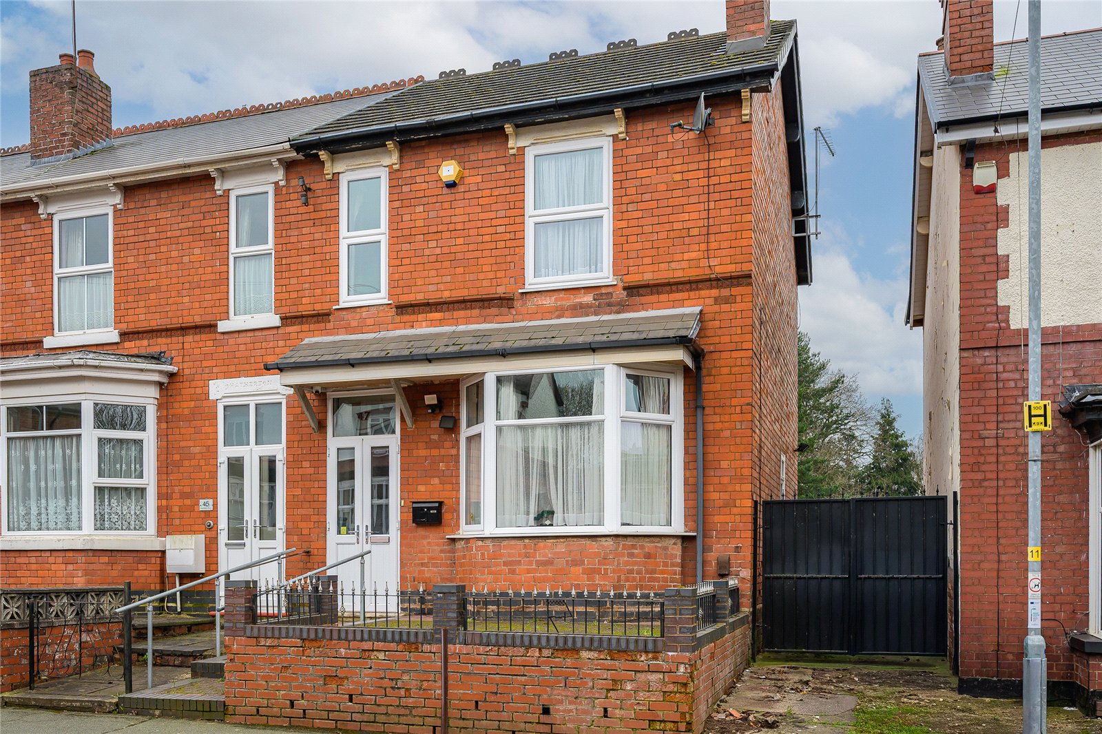 Woodfield Avenue, Penn, Wolverhampton, WV4 - DB Roberts