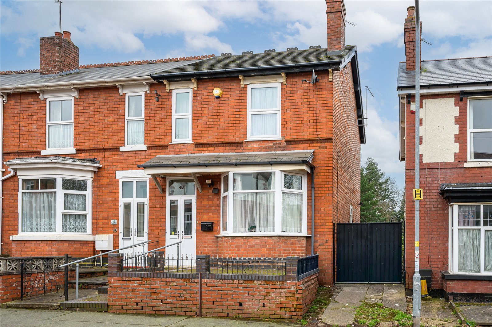 Woodfield Avenue, Penn, Wolverhampton, WV4 - DB Roberts