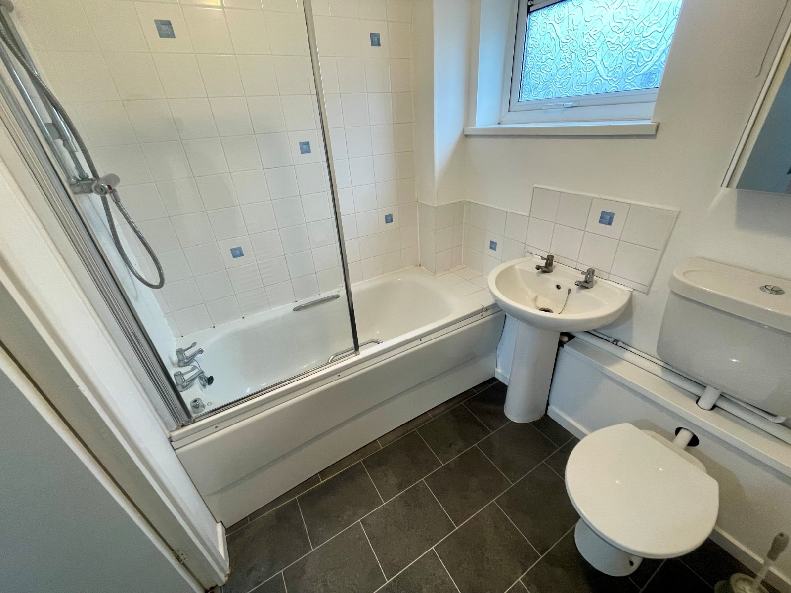 Forge Close, Pendeford, Wolverhampton, WV8 - DB Roberts