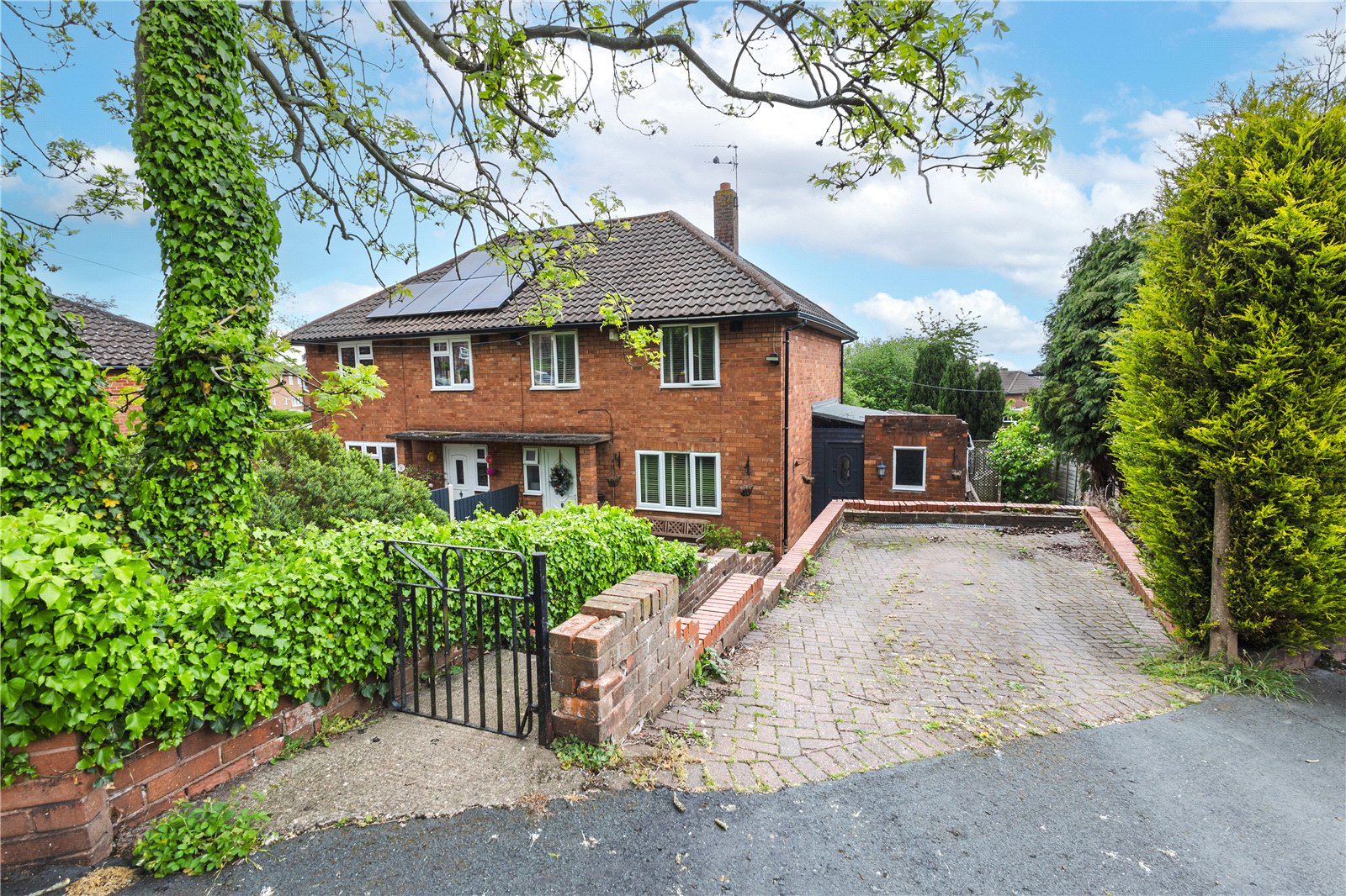 Dickens Road, Trench, Telford, TF2 - DB Roberts