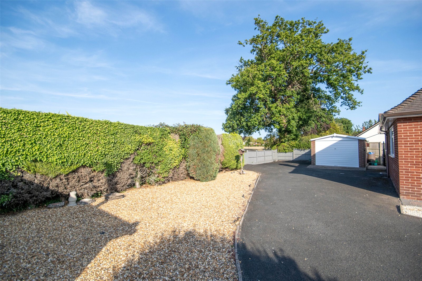 Oakfield Close, Copthorne, Shrewsbury, SY3 - DB Roberts